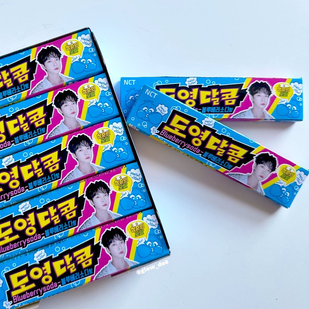 <𝐃𝐞𝐚𝐫𝐞𝐬𝐭 𝐘𝐨𝐮𝐭𝐡> DOYOUNG CONCERT 기념 
청춘의 포말 미니 응원봉+로고키링&amp;핀배지+클로버키링+도영달콤 세트 나눔🍡

• 기간: ~ 10/21일까지
• 수량: 1세트씩 20개 
• 인증: #팔로우 + 계시글 #RT + 도영 버블 + 127멤버쉽 
• 추첨해서 택배로 보내드립니다!