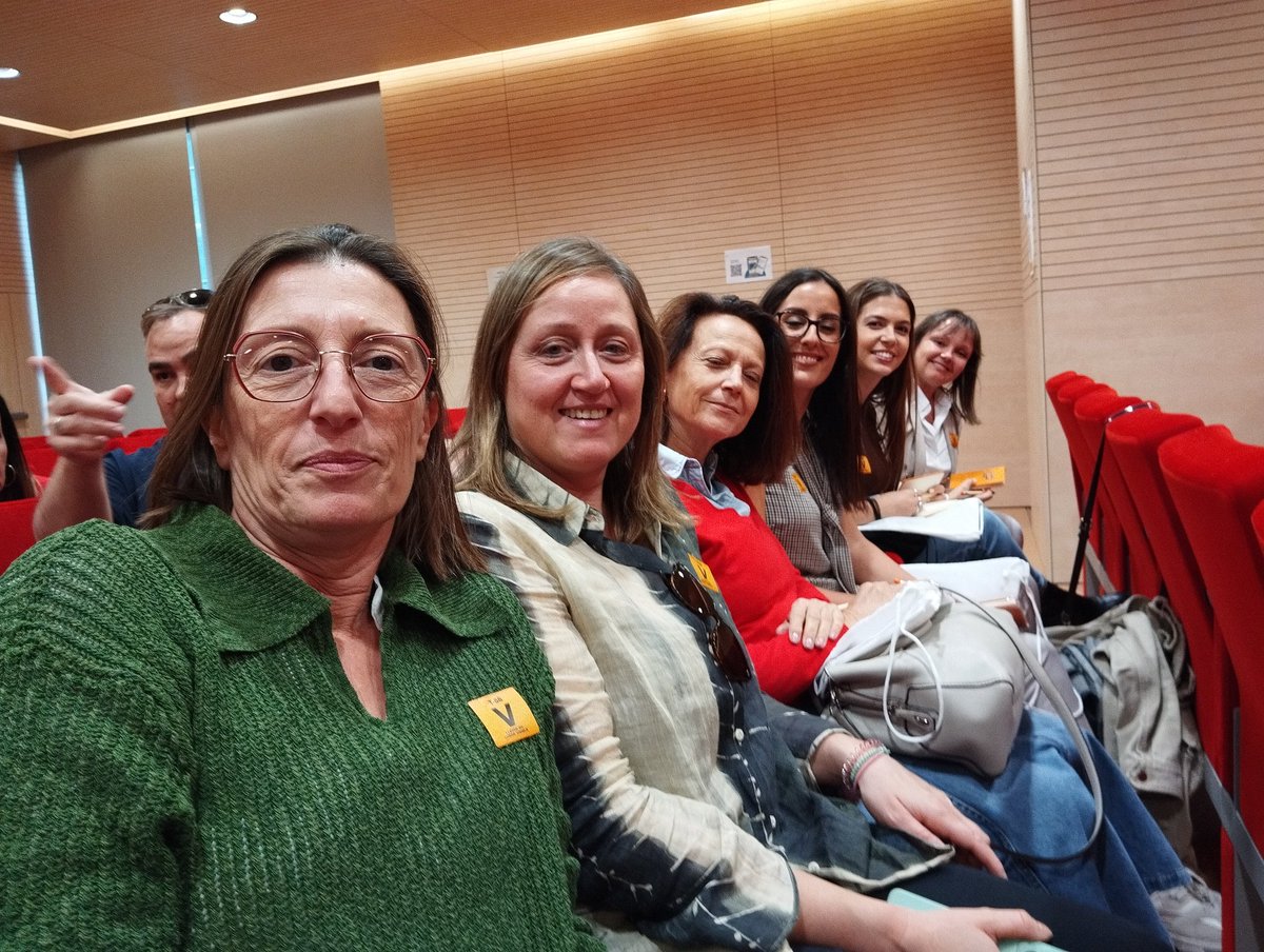 Lauraperezfer's tweet photo. Comienza la Jornada de redes docentes del Proyecto EDIA en la sede del @educaINTEF .
Desde Murcia acuden docentes de inglés, lengua castellana e Historia, creadores y aplicadores de #REAs 
@CeDeC_intef @proyectoEDIA @ProgramasRM https://t.co/r3G19gr96R
