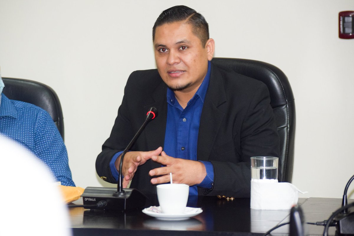 sam_rivas7's tweet photo. #JUSTICIA ✊🏻 || Afectados con el caso de la #Lotificadora_ARGOZ recibirán hoy sus escrituras.
Lo que surgió de una visita territorial, poco a poco fue avanzando, los delincuentes de #ARGOZ comenzaron a caer y hoy cientos de familias, obtendrán seguridad jurídica. 🙏🏻 https://t.co/QAPXkZWXGT