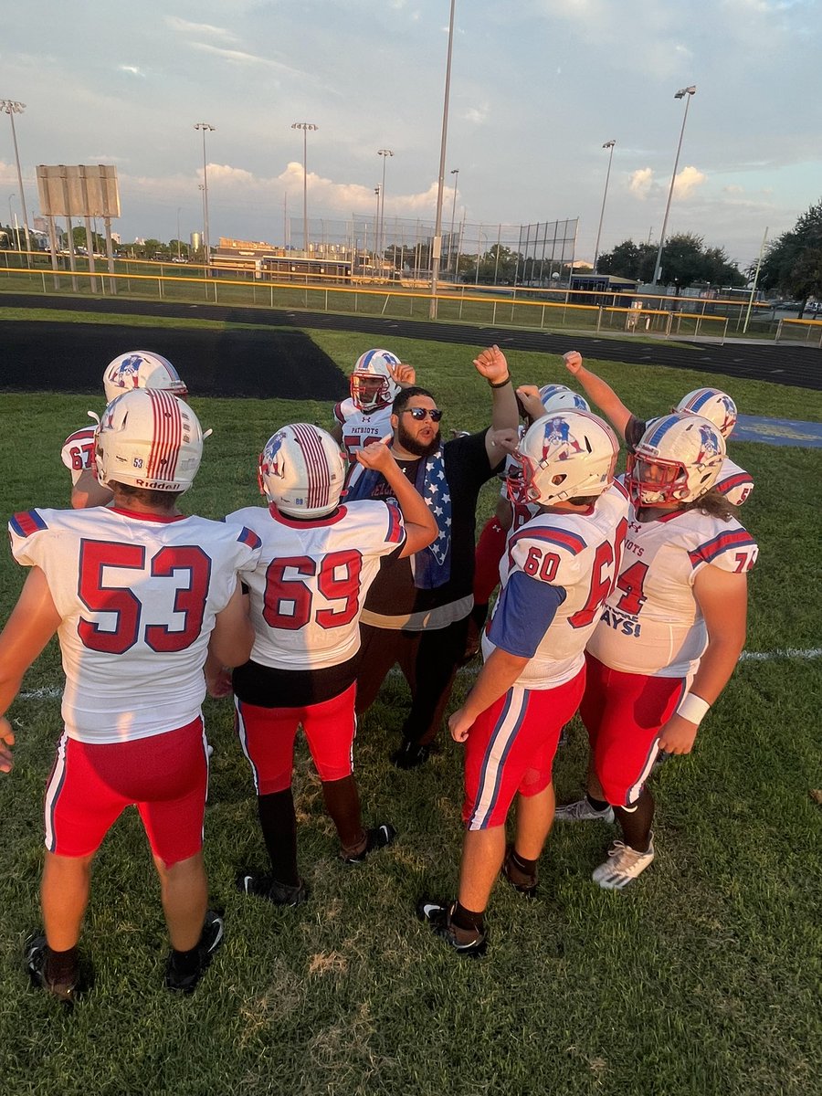 J5StarsE's tweet photo. Due to the Hurricanes affecting our area we were not able to operate, but tonight Power is back and clicking. So pull up to Northeast HS tonight 7:30p kickoff as #DaPparkGut opens up operations for Free Pancake Fridays! @PParkFB @linemanissues @HogFbChat https://t.co/V7JBXjplcY