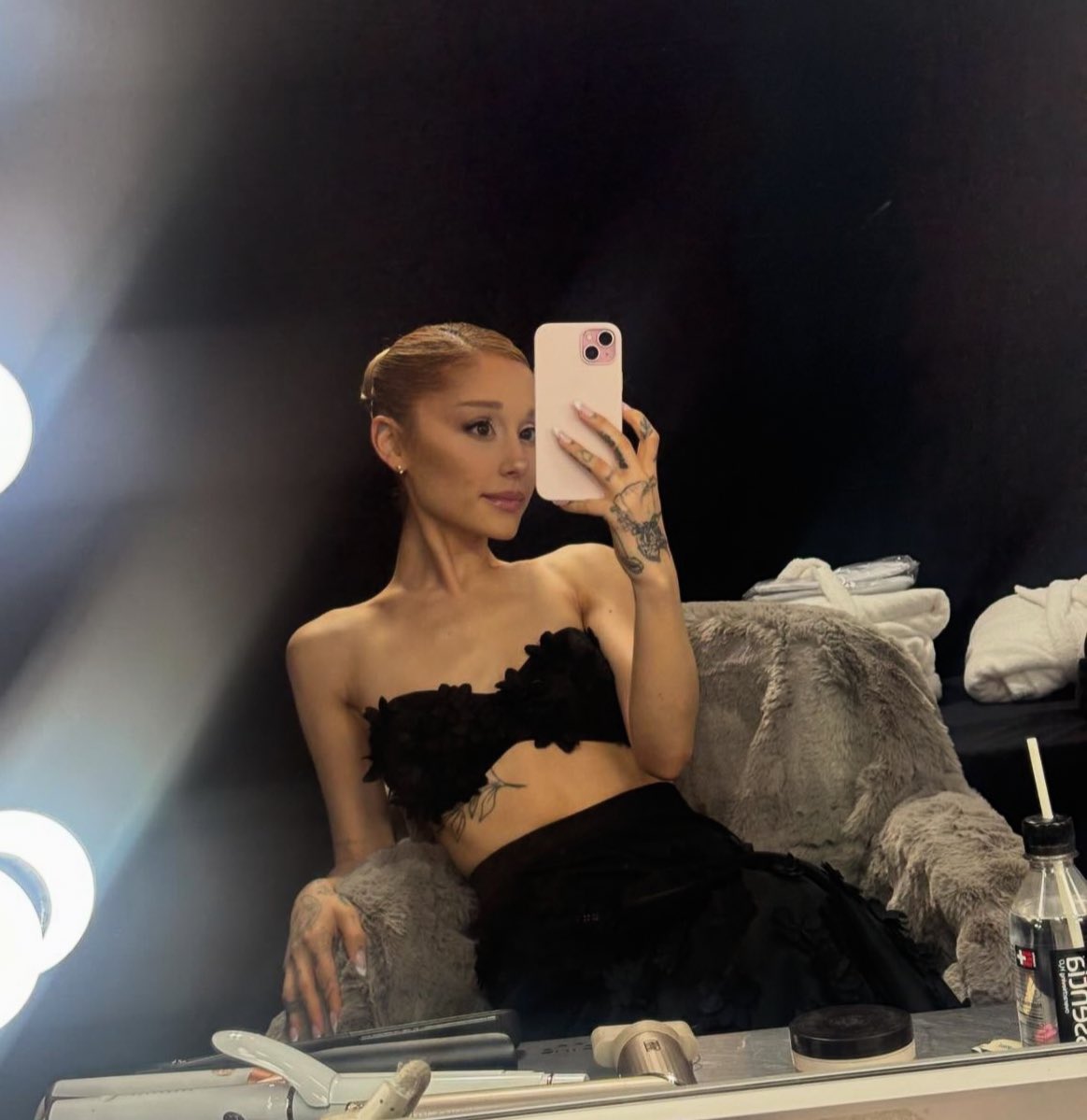 PopBase's tweet image. Ariana Grande stuns in new selfies.