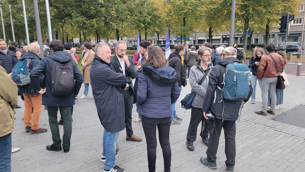 Convergence des luttes devant la <a href="/MetropoleLille/">Métropole Européenne de Lille</a> aujourd'hui en ce jour de conseil.

Les mineurs non accompagnés pour une mise à l'abri.

Les usagers du métro pour réclamer une indemnisation.

↪️ Des habitant•es lésé•es qui ne se sentent pas entendu•es et que nous soutenons.