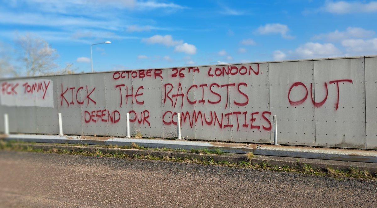 Graffiti spotted nr #Harlesden 😍

October 26th #London 

KICK THE RACISTS OUT
#DefendOurCommunities #FckTommy