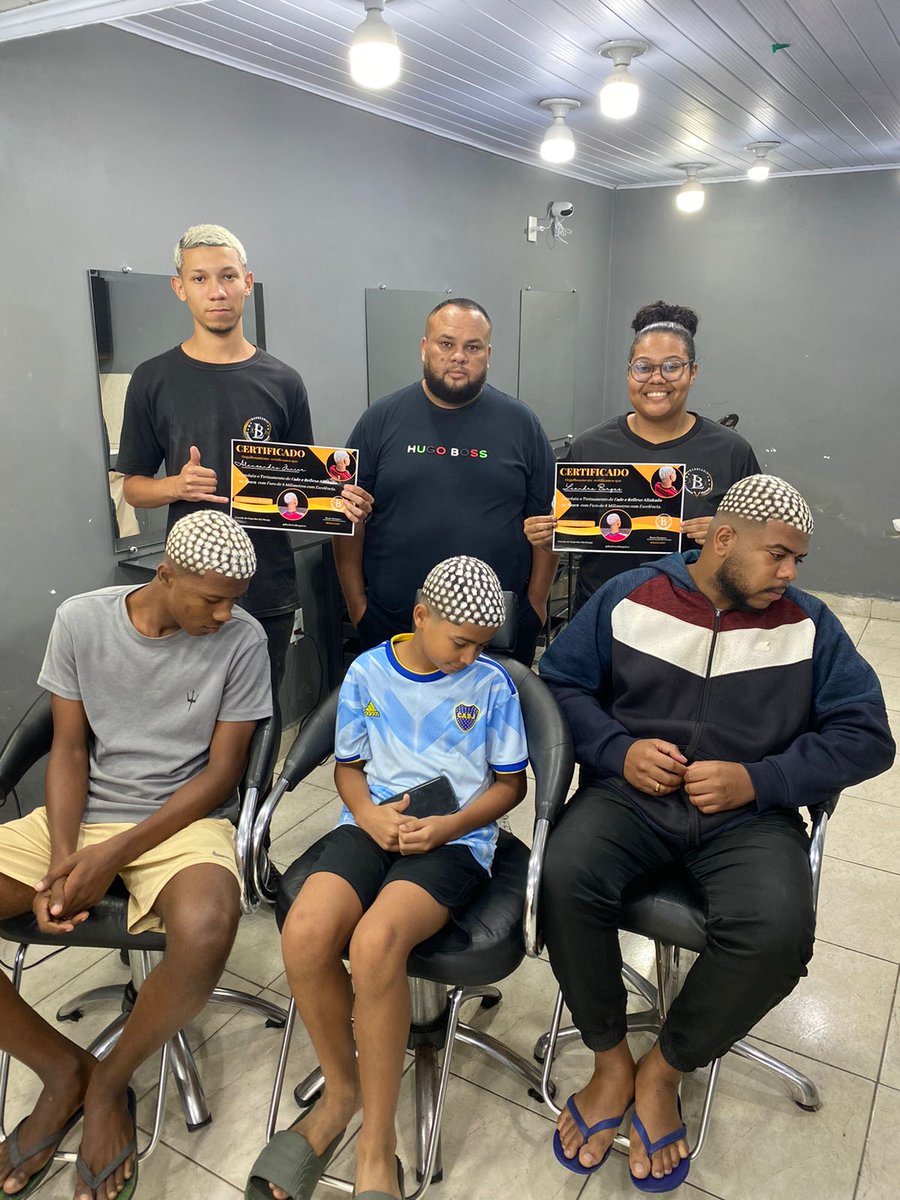 RuanDoCorteOfc's tweet photo. Curso de reflexo alinhado apresentado por mim 🙏💈✂️📏 https://t.co/CJC8k0cYEo