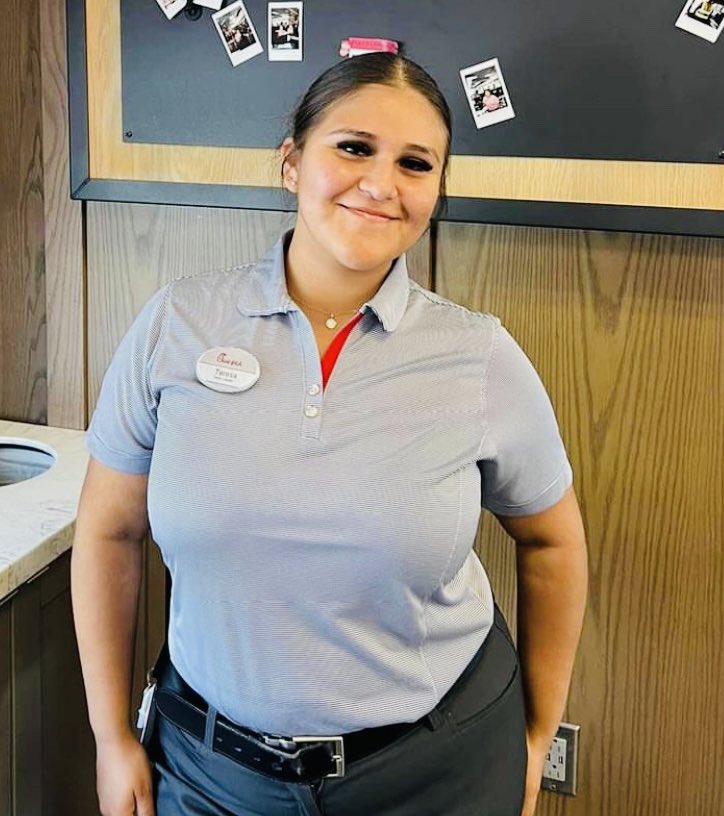 cfahullstreet's tweet image. Please join us in congratulating Teresa on becoming our newest Team Leader! We appreciate and thank you for all of your hard work! #cfahullstreet #cfa #teammember #leader #family