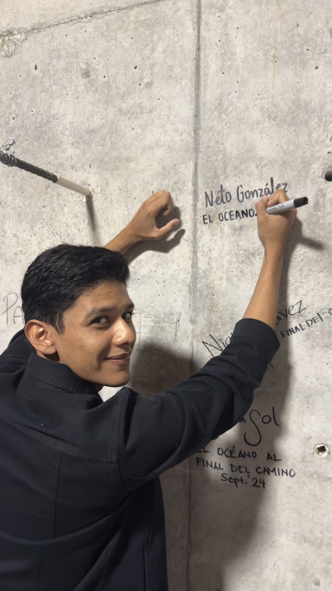 Nuevas firmas en esta pared que guarda colecciones de talentos. 🎭
