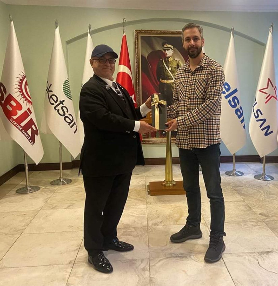 #DEVLET'imizin emrinde #MİLLET 'imizin hizmetinde çalışıyoruz ! #ORDU'ya sadakat #ŞEREF 'imizdir dedik Tarafımız belli olsun diyerek #TÜRK_SİLAHLI_KUVVETLER Vakfımıza Mütevellimiz adına 5.000 TL 'lık mütevazi bir bağış yaptık! #VATAN sana canım feda !