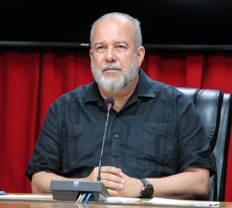 GobiernoCuba's tweet photo. 🇨🇺 | La máxima dirección del Partido, del Estado y del Gobierno presta especial atención a la compleja situación electroenergética, y trabaja por encontrar soluciones a esta problemática y afectar a la población lo menos posible, ratificó @MMarreroCruz.
https://t.co/DUklgCVfhf https://t.co/z9p5xpYYWz