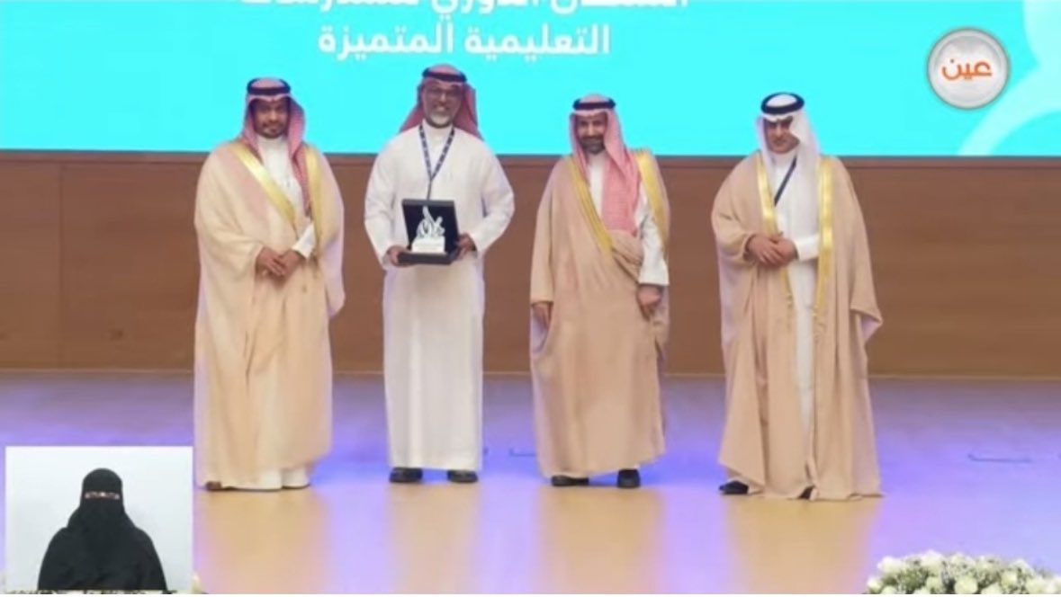 WailFakherji's tweet photo. مشاركتي في معرض الملتقى الدوري للممارسات التعليمية المتميزة في نسخته الثالثة #ملهم 3 تحت عنوان: تطور_بشغف_علم_بإلهام  
بعنوان"التحليل الاصطناعي في النشاط الطلابي"الذي نظّمه #المعهد_الوطني_للتطوير_المهني_التعليمي ، في مقر وزارة التعليم بالرياض، ممثلاً لـ #تعليم_المدينة_المنورة بحضور عدد من القيادات التربوية ؛
مساعد وزير التعليم ، رئيس المعهد الوطني للتطوير المهني التعليمي، وكلاء #وزارة_التعليم  لإدارات ؛ التعليم العام ، تنمية قدرات الطلاب، الشؤون القانونية والسياسات وعدد من أ لمعلمين والمعلمات.
#أثر_في_كل_جيل 
@niepd_edu