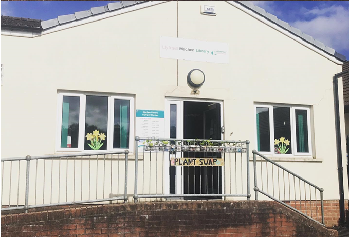 CaerphillyLibs's tweet photo. Bydd Llyfrgell Machen ar gau yfory. Ymddiheurwm am unrhyw anghyfleustra a diolch am eich amynedd. 
Machen Library will be closed tomorrow. We apologise for any inconvenience caused. https://t.co/qQjgXddDRI