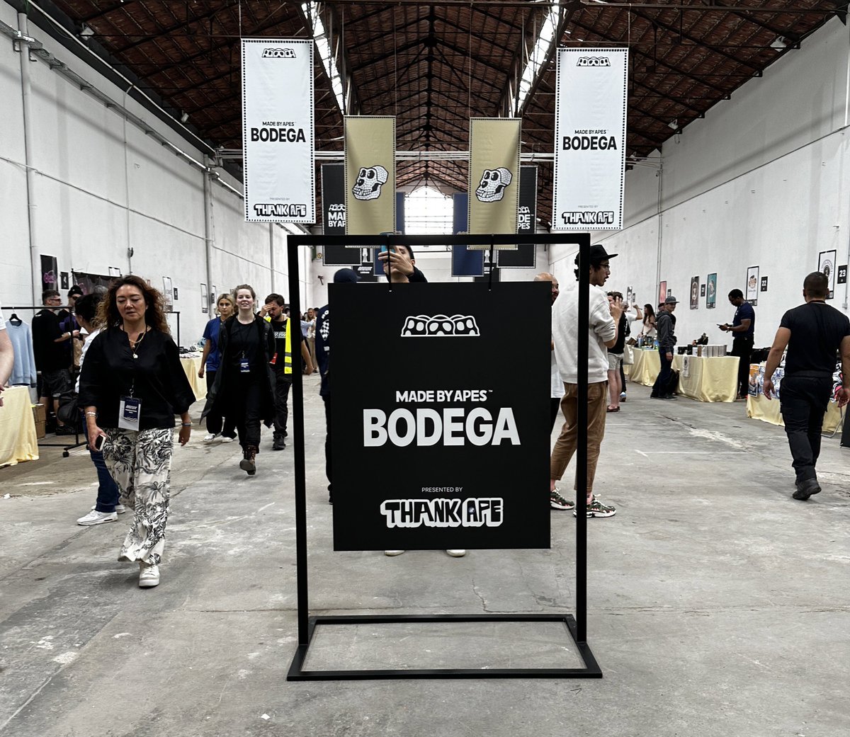 Welcome to the Made by Apes Bodega

Where even your shopping cart is ready to go bananas 🍌

x.com/beijingdou/sta…