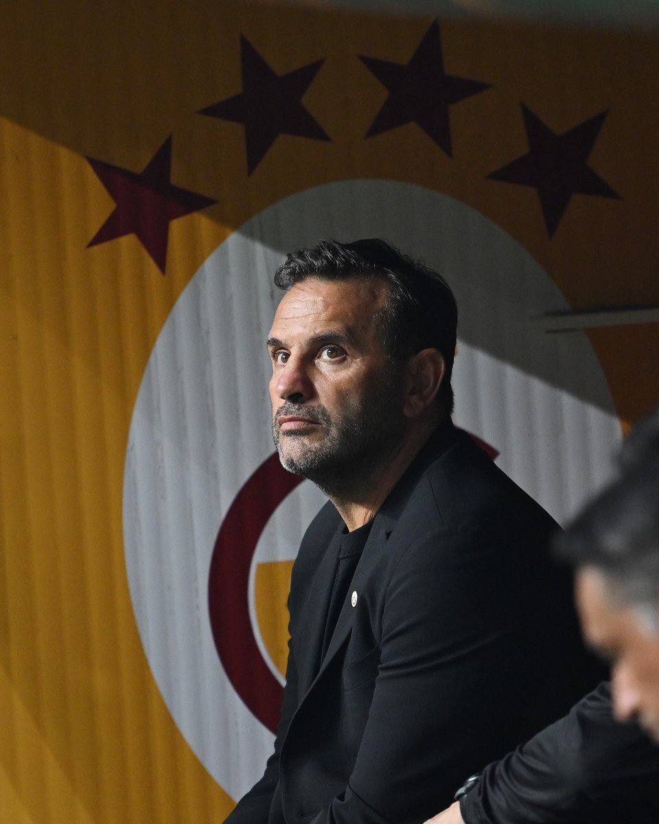 EuropaLeague's tweet photo. Okan Buruk 💛❤️

#UEL | @GalatasaraySK https://t.co/N0uY4rKSsn