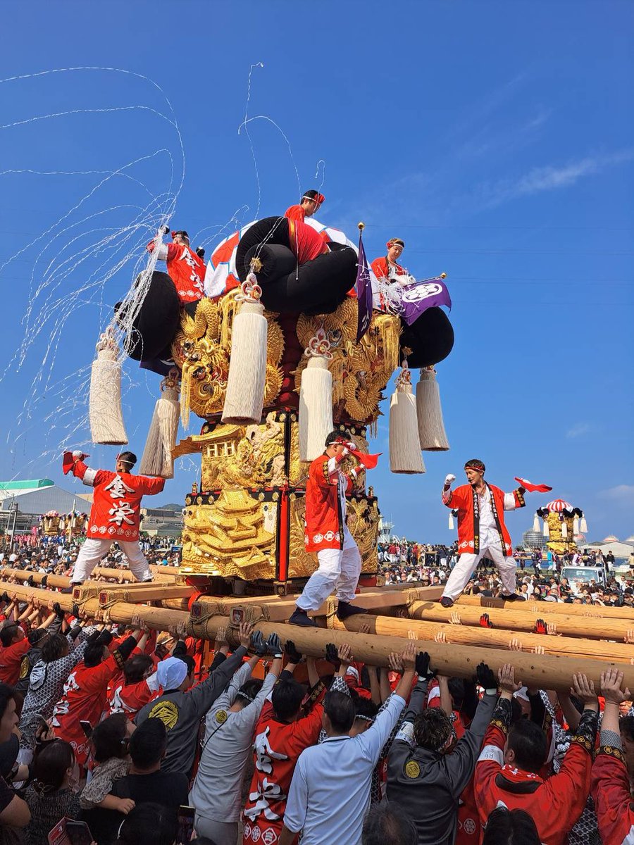 kengo_122's tweet photo. 新居浜太鼓祭り2024終了!!

各太鼓台の青年団の皆さん、かき夫の皆さん3日間お疲れ様でした😊

来年は自分も全力で祭りやらしてもらいます👍🏻
来年の祭りが待ち遠しい……

中須賀海岸での写真をいただきました！
※掲載許可もらってます！

 #新居浜太鼓祭り #金栄太鼓台 #庄内太鼓台 https://t.co/STNVXrNgwW