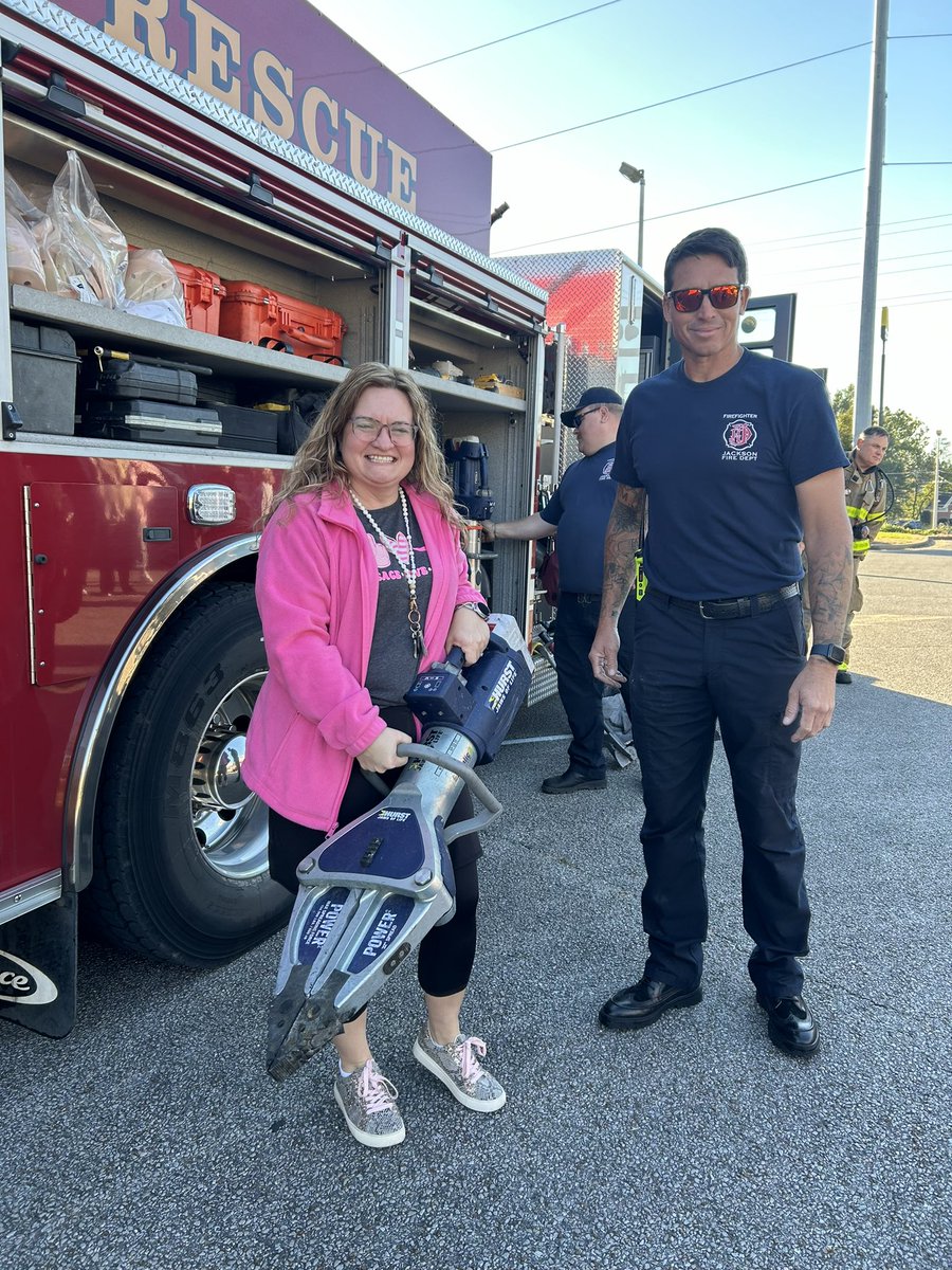 JASArockets's tweet photo. 🚒 Fire Prevention Day is day is here! 🚒Thank you to the Jackson Fire Department for teaching us this morning. 
Together, we can build a safer community!#FirePrevention #SafetyFirst #SchoolSafety #jasarockets #nextlevel #JMCSS https://t.co/Jei2g0YbN7