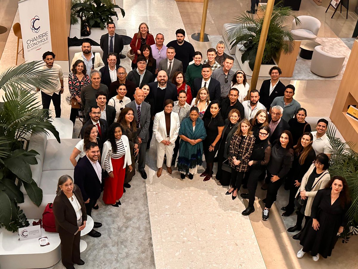 Empresarios mexicanos de 15 estados se preparan para el <a href="/sial_paris/">SIAL Paris</a> con una sesión de networking y una presentación para fortalecer la presencia de México en el mundo 🇲🇽🌍. @COMCEOficial, @bpifrance, @ICCwbo y la <a href="/chambremexfran/">ChambreMexiqueFrance</a> #RedEmpresarial #SIAL2024