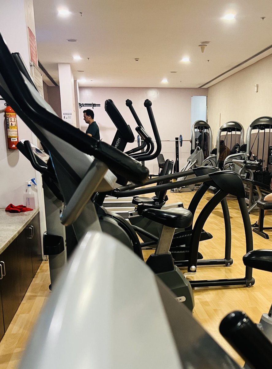 devilalsharma's tweet image. Friday, Saturday, Sunday = my time with the machines (gym, of course). 

Recharging mind and body for the week ahead. 
#MeTime #FitnessFirst #WeekendRoutine
