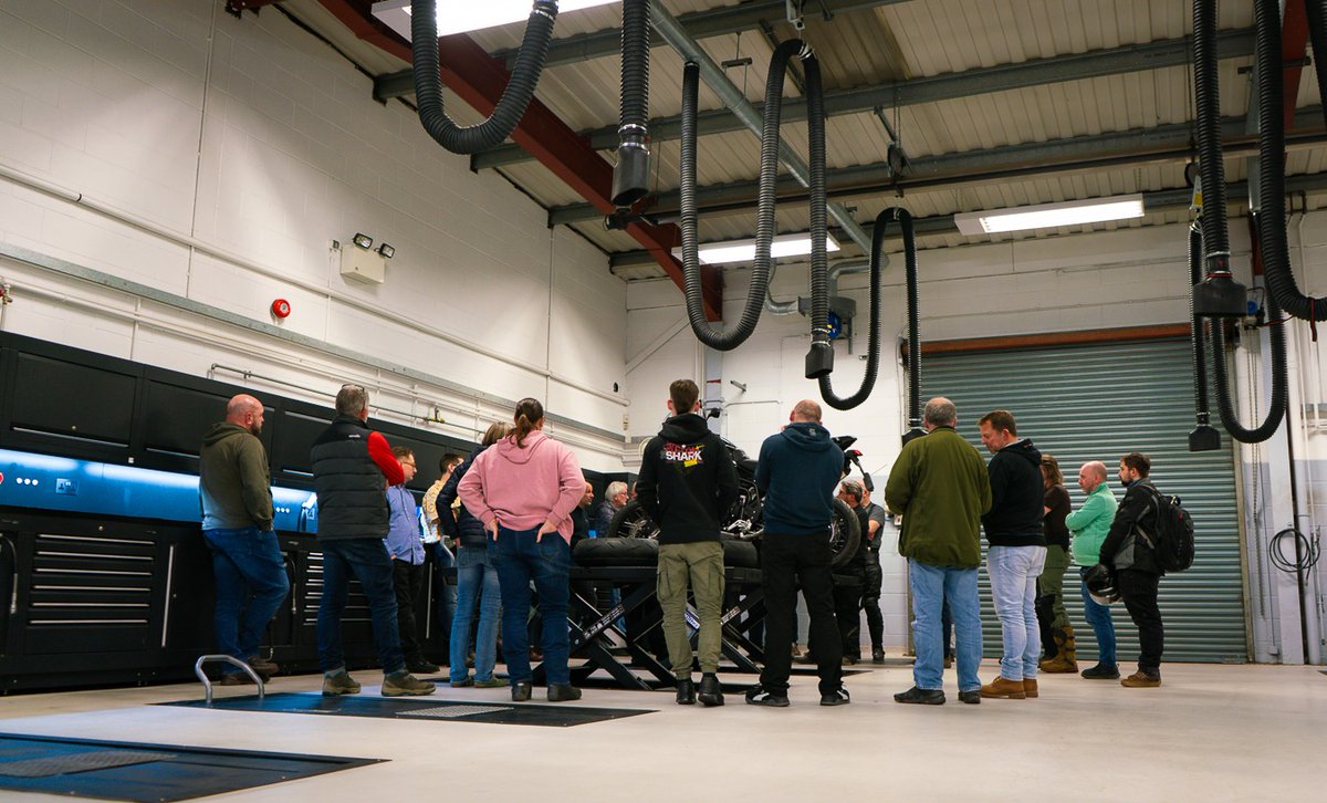ProBikeUK's tweet image. It was another great turn out at @BridgeExeter for their bike maintenance evening (17/10/24) 🧰🔧 

We're always happy seeing updates from their workshop as we were lucky enough to help with the design,  supply and install our workshop equipment. 

#ProBikeUK #Bridgemotorcycles