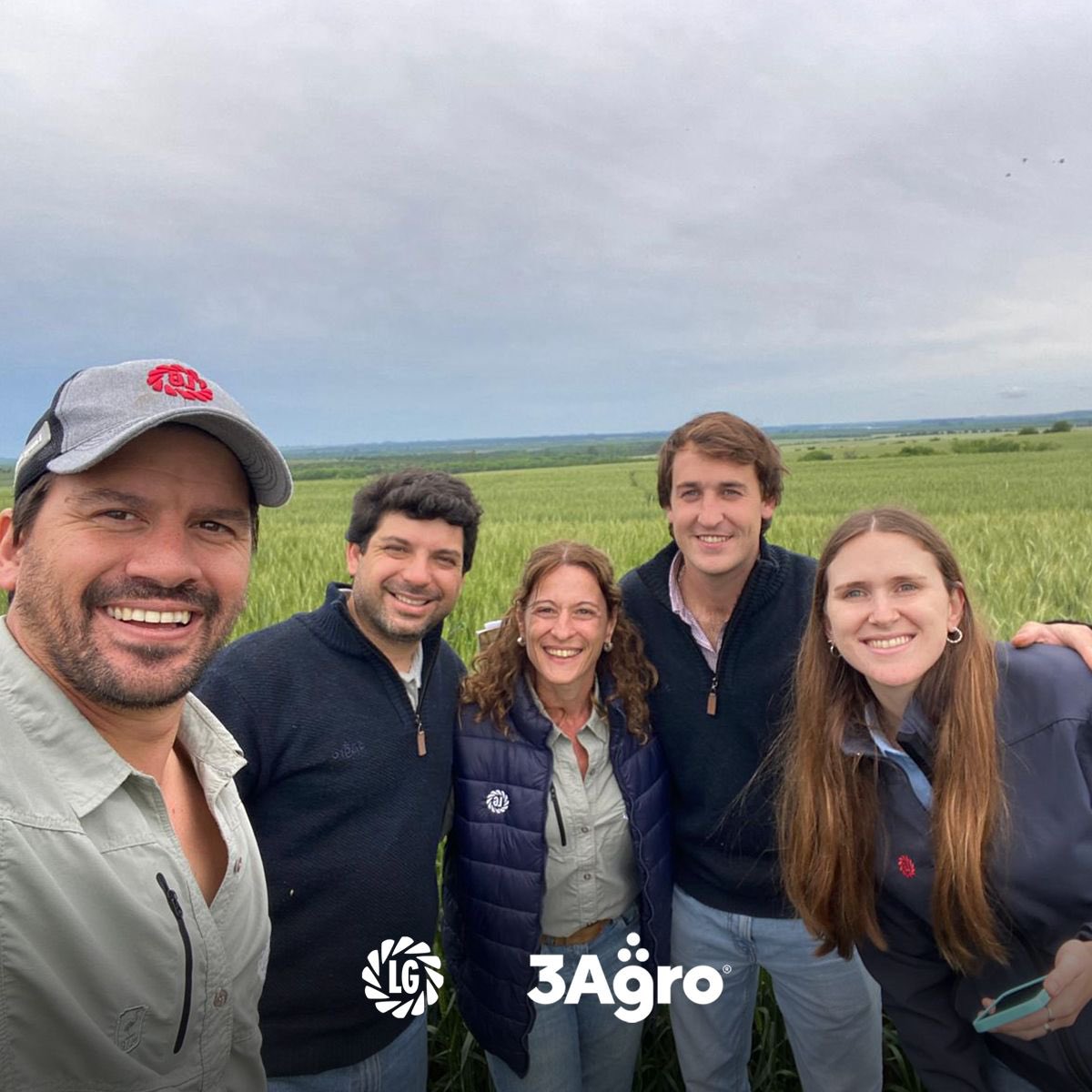 3agro's tweet photo. 🚶‍♂️🚶🏼‍♀️‍➡️Recorrida de semilleros de trigo y ensayos con los amigos de @lgsemillas 🔥🔥

#3agro #lgzaino #lgpicazo #lgmoro #lgsemillas #deproductoraproductor https://t.co/5SRozgsvC4