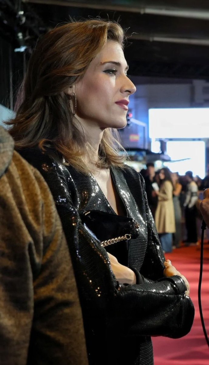_katewhistler's tweet photo. her side profile is unreal https://t.co/KfiXLBGG4g