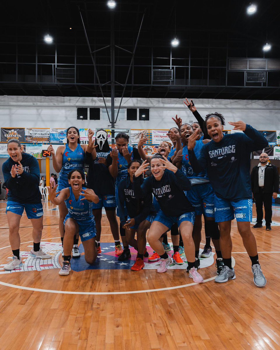 ¡SANTURCE!  . . . ¡AHÍ!
¡SANTURCE!  . . . ¡AHÍ!
¡SANTURCE!  . . . ¡AHÍ!