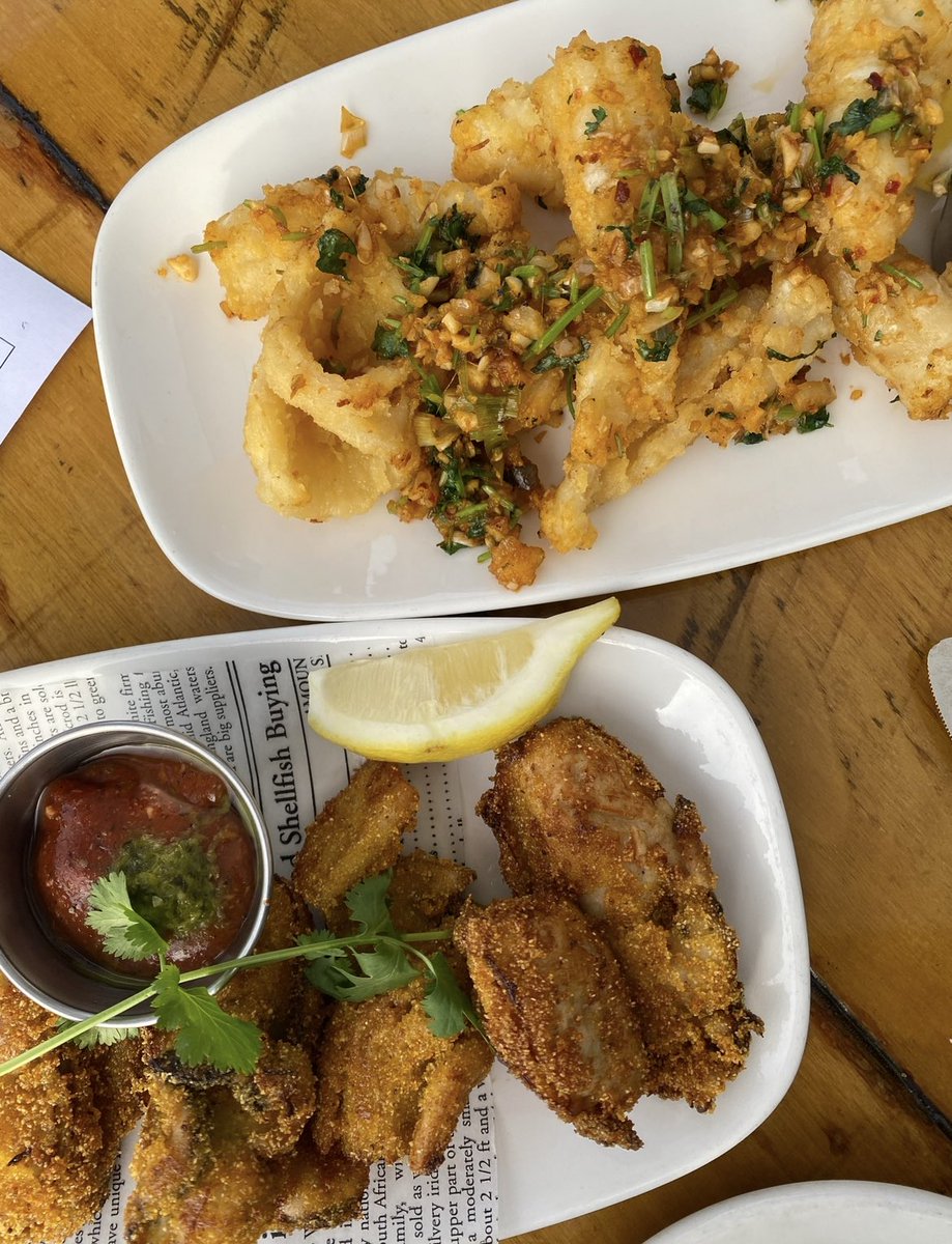 Delicious bites… crispy fried oysters and savory wok-fried squid—perfect start to a great meal! 😍