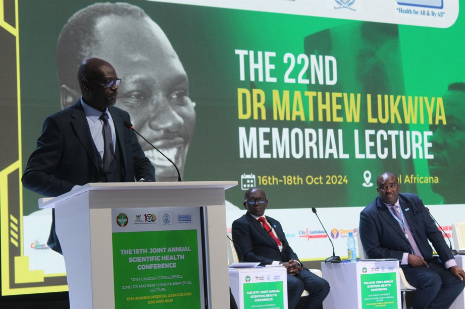 Jadwong's tweet image. Dr Ambrose Talisuna presenting the 22nd #DrMathewLukwiya Memorial Lecture at Hotel Africana in Kampala, Uganda.    

&quot;Africa is a hot bed for public health emergencies!

#jashc2024 
@WHOAFRO 
@WHOUganda
