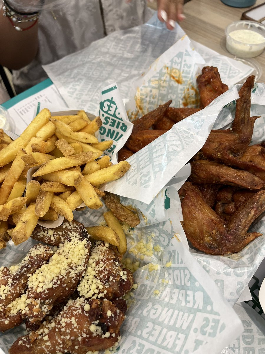 cherriewie_'s tweet photo. kebahagiaan hari ini adalah makan, i lov good food 🙂‍↕️💓🤍🫰 https://t.co/T1T8voACvD