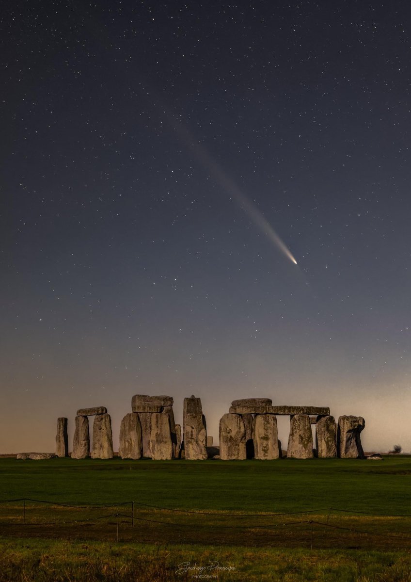 ST0NEHENGE's tweet image. Comet A3 Tsuchinshan-Atlas setting at Stonehenge under a moonlit sky 🤩😍☄️ Photo credit Nick Bull 🙏
#comet #astrophotography #astro #cometa3 #comettsuchinshanatlas #night #stonehenge
