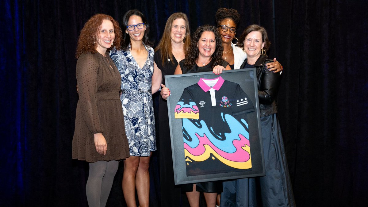 One Night One Goal fundraising record SMASHED! 💪

Last night, we raised over $550,000 for poet-athletes and we couldn't have done it without you. We can't think of a better foundation for our 30th anniversary celebrations. 😍 Here's to 30 more years of SCORES! 🥂