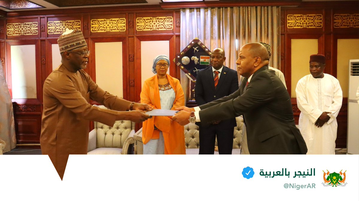 وزير الخارجية يتسلم أوراق اعتماد سفير ألمانيا والجزائر

تسلم وزير الشؤون الخارجية والتعاون والنيجريين في الخارج، السيد باكاري ياو سانغاري، اليوم الجمعة 18 أكتوبر 2024، النسخ المصدقة من أوراق اعتماد السفيرين الجديدين لألمانيا والجزائر المعتمدين لدى جمهورية النيجر.

تم اعتماد كلٍ