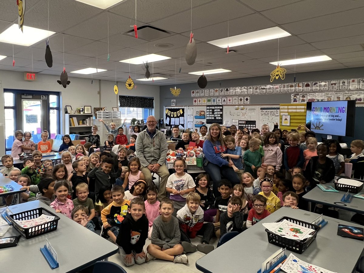 What a great surprise! Our K students and teachers showed us a lot of love and appreciation for Principal and Assistant Principal Day! #WeAreWentzville #ourcorgitale