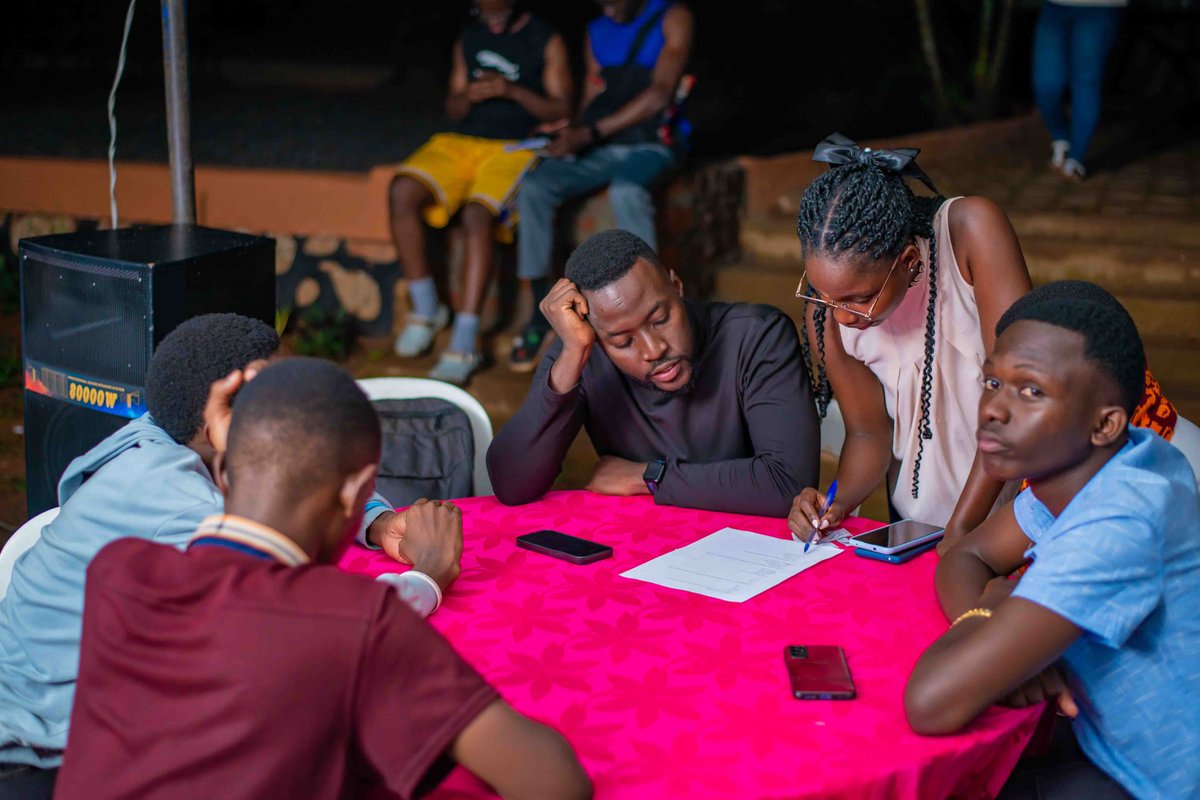 We are very delighted 🤗to those that attended the alumni fellowship. Your presence made the night very colour full and  a remarkable one. 
Thank you all very much for turning up 😊.