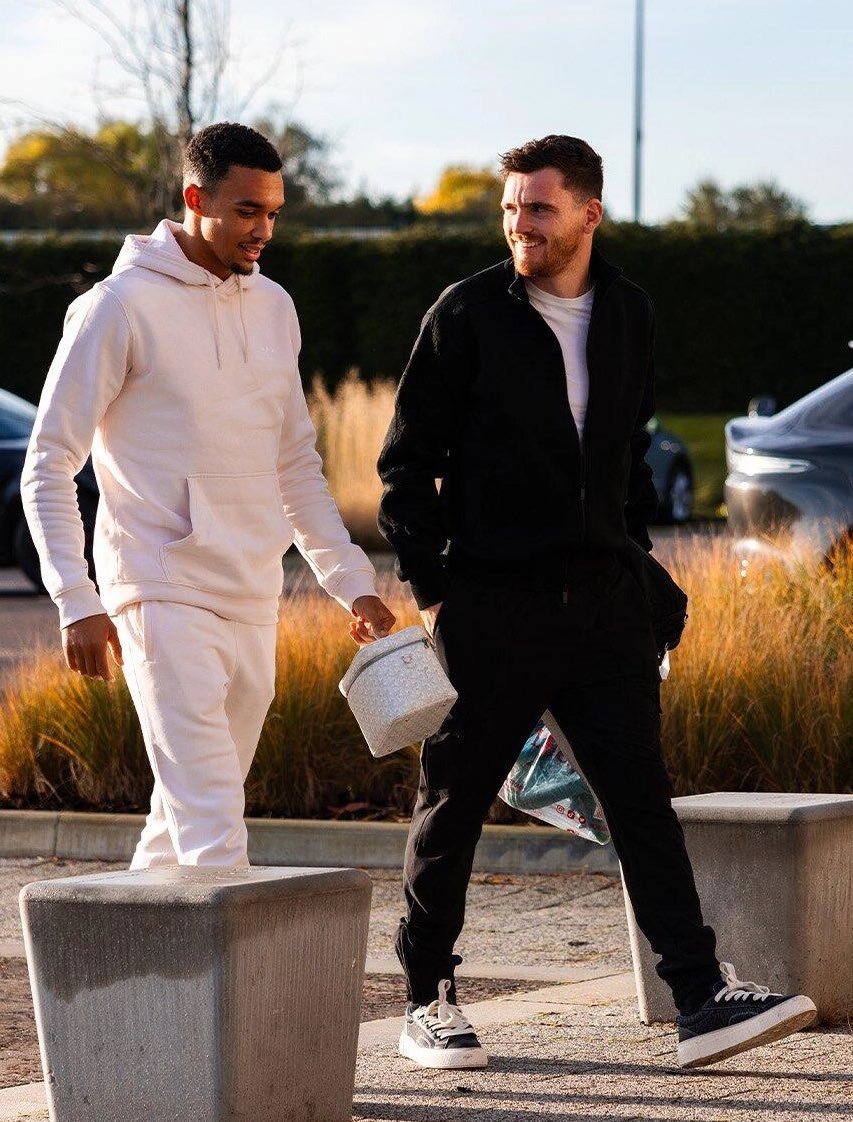 SamueILFC's tweet photo. Legendary full back duo. ❤️ https://t.co/2CczVlc2yx
