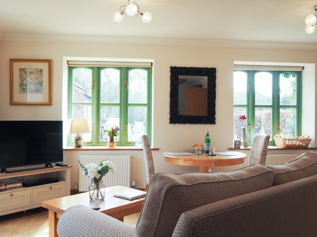 TheHolidayCots's tweet photo. Mollyโs Den is located in the village of Roydon, near Kingโs Lynn, this cosy hideaway for two is perfect for those looking to unwind and recharge.
๐๏ธ Sleeps 1-2
https://t.co/lcrQv34JVk
#MollysDen #Norfolk #RoydonCommon #Wildlife #Hideaway #Coast #Sea #Beach #CAMRA #HoughtonHall https://t.co/soPss9A0u2