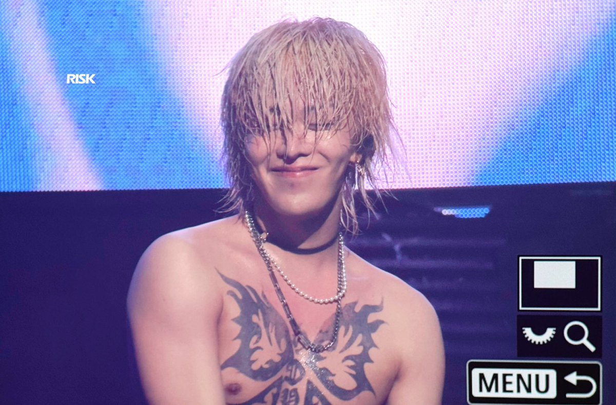 vitaminlee_'s tweet photo. he was supposed to exit in a very sexy and intense manner then suddenly giggled he’s so 😭 https://t.co/7WJrIpz1cu