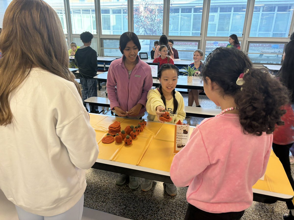 6socialstudies's tweet photo. Supply, demand, &amp; competition. Comparing price &amp; quality while deciding what goods &amp; services to buy? Sign me up 🙋‍♀️ https://t.co/KG4joKFiL7