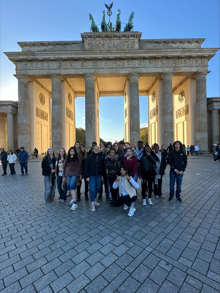 ParkView_school's tweet image. Our year 11 students recently embarked on an exciting trip to Berlin to enrich their GCSE History curriculum! They had the opportunity to explore the rich history and culture of the city, deepening their understanding of key historical events.