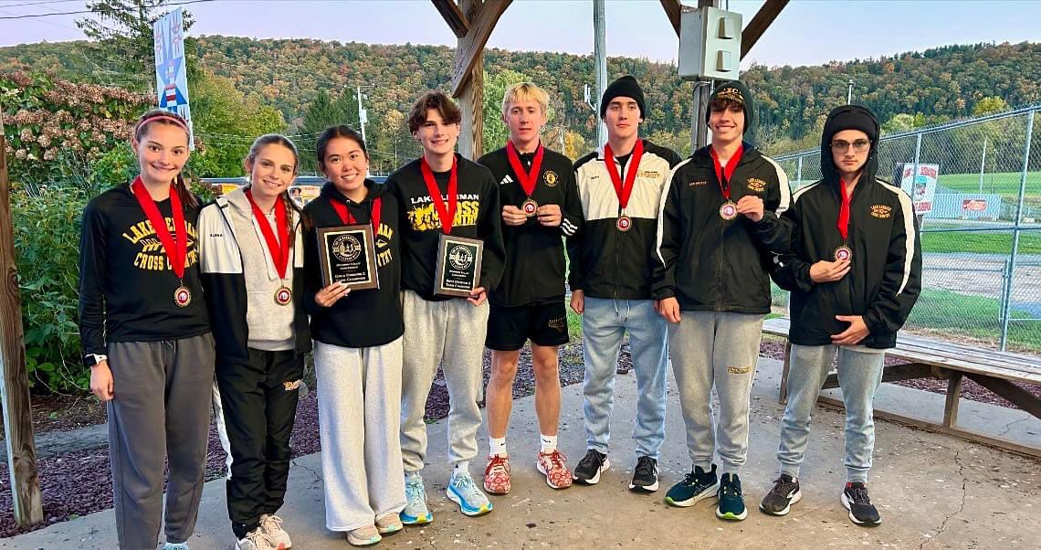 CroninCottage's tweet photo. 🖤💛 WVC XC Championship 🖤💛Districts, here they come- Knight Pride! #Knight_Vision3 #LLXC https://t.co/WlkagUPjnj