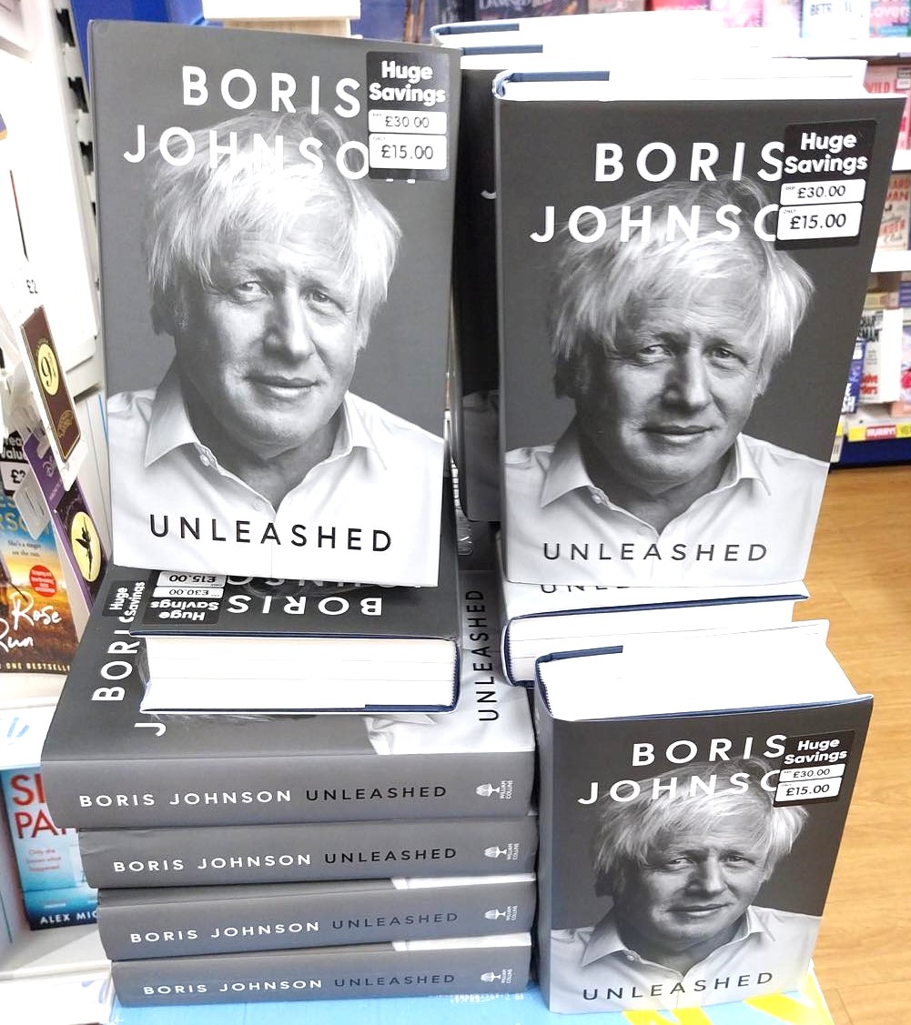 Happy Friday Dug lovers, hope you are all well and up for McChuills next Friday, it will be a belter with all the Dugs getting 'UNLEASHED'.......which brings me to this.......which one would u buy first? our 'unleashed' cd or Bojo's book.......comments below for a laugh 📷📷📷