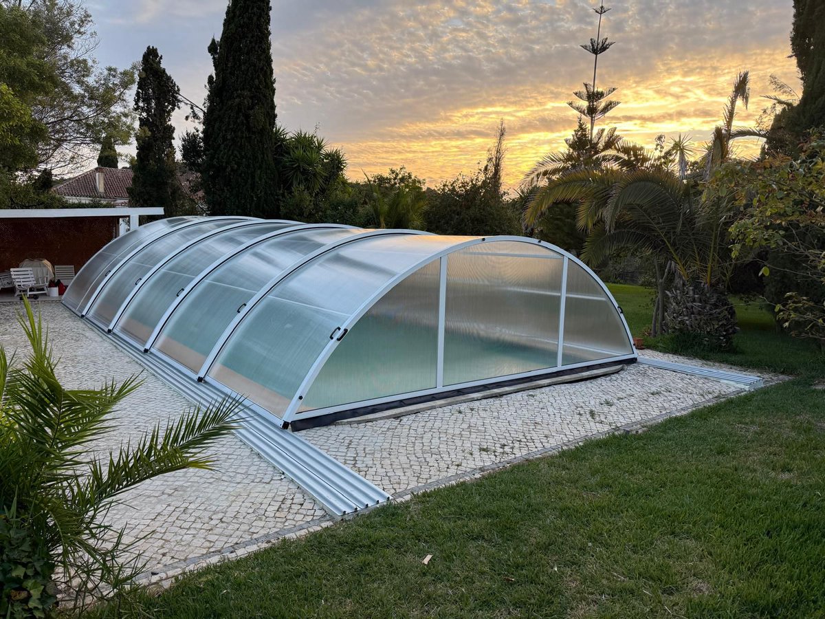 Tecnyvan's tweet photo. ¡Disfruta de tu piscina todo el año con nuestras cubiertas de media altura! 🌊✨ Mantén el agua limpia y a la temperatura ideal, sin renunciar al espacio.  ¡Transforma tu piscina con Tecnyvan!

https://t.co/sbZs0E2NCR https://t.co/BopNYTBSjY