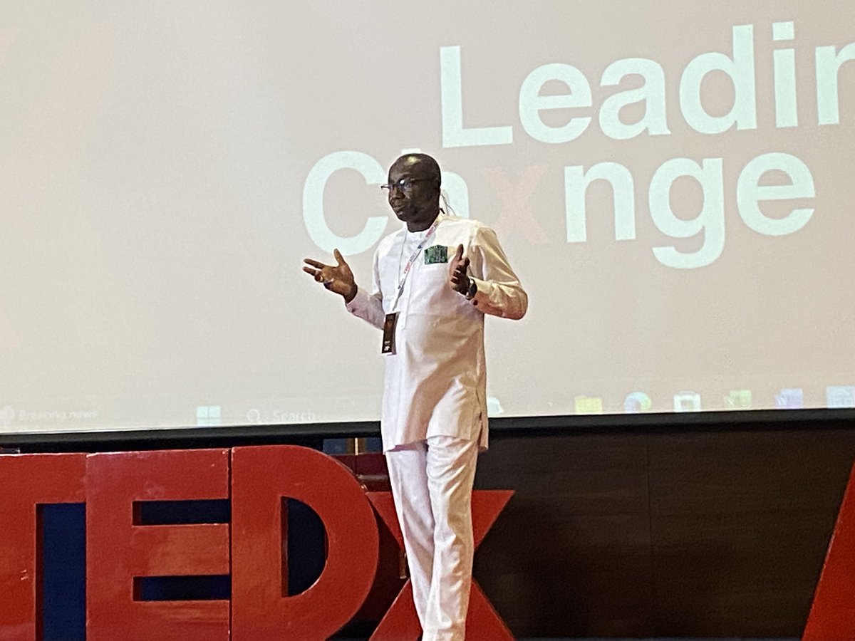 « Quand on nait, on nait parmi les hommes…
Quand on meurt, c’est pas nos milliards qui nous enterrent, c’est les hommes. »

Djibrilla Beidari Touré