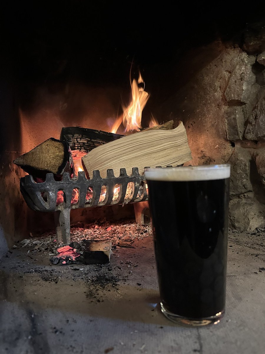 Friday Club afternoon pint of <a href="/lakesbrewco/">Lakes Brew Co</a>  Fake News Session Black  #localbeer #sessionblack #drinklocal #drinkindependent <a href="/Newunionkendal/">The New Union Kendal</a>