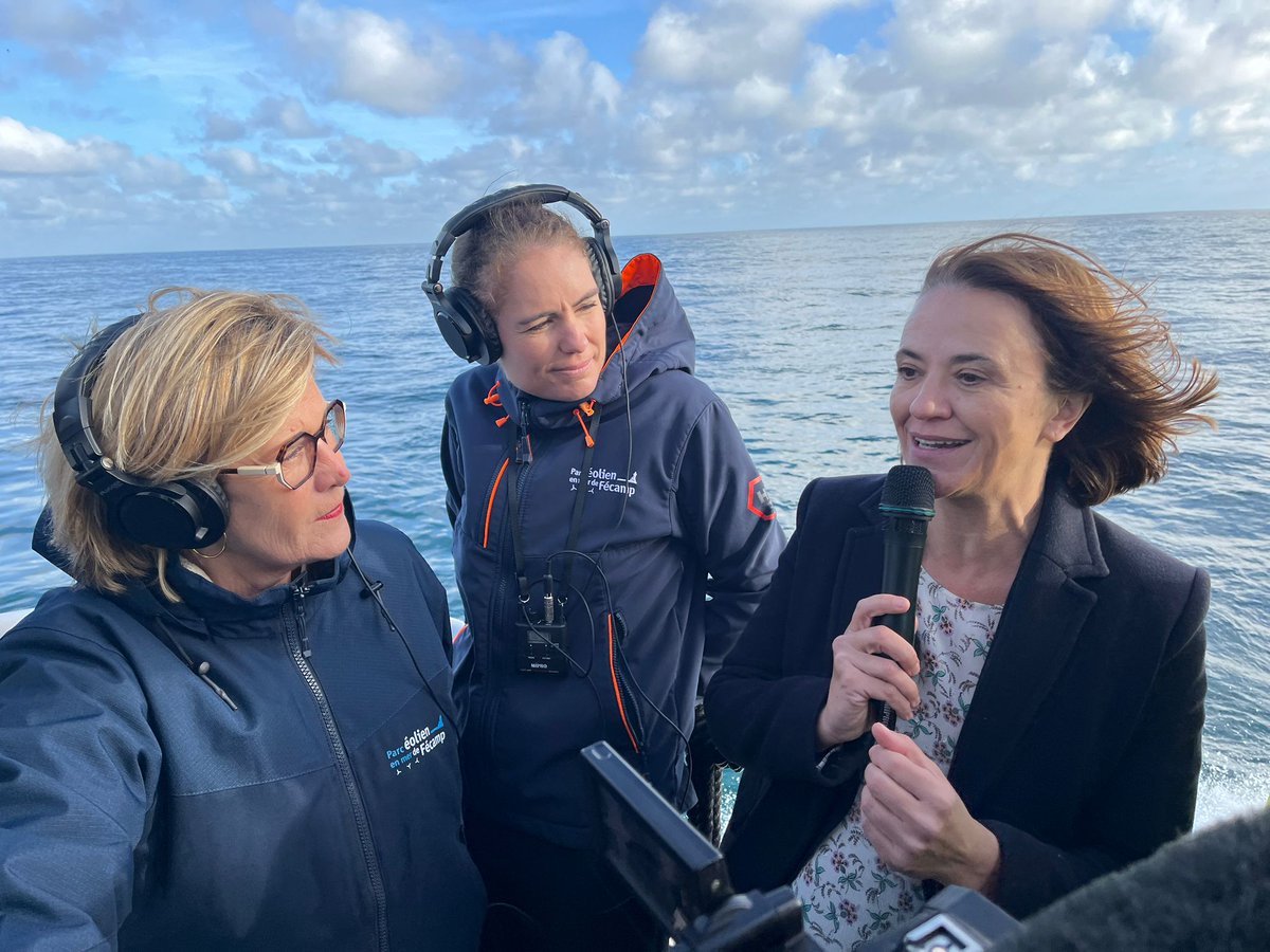 EolienMerFecamp's tweet photo. #EolienEnMerFecamp 🌊Les ministres, @FabriceLoher, @OlgaGivernet  et @mapoussie ont choisi Fécamp pour dévoiler les futurs projets éoliens en mer en France. 🇫🇷 https://t.co/pgKFNWpAgR