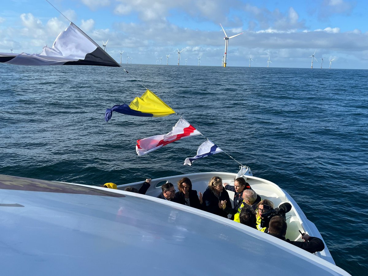 EolienMerFecamp's tweet photo. #EolienEnMerFecamp 🌊Les ministres, @FabriceLoher, @OlgaGivernet  et @mapoussie ont choisi Fécamp pour dévoiler les futurs projets éoliens en mer en France. 🇫🇷 https://t.co/pgKFNWpAgR