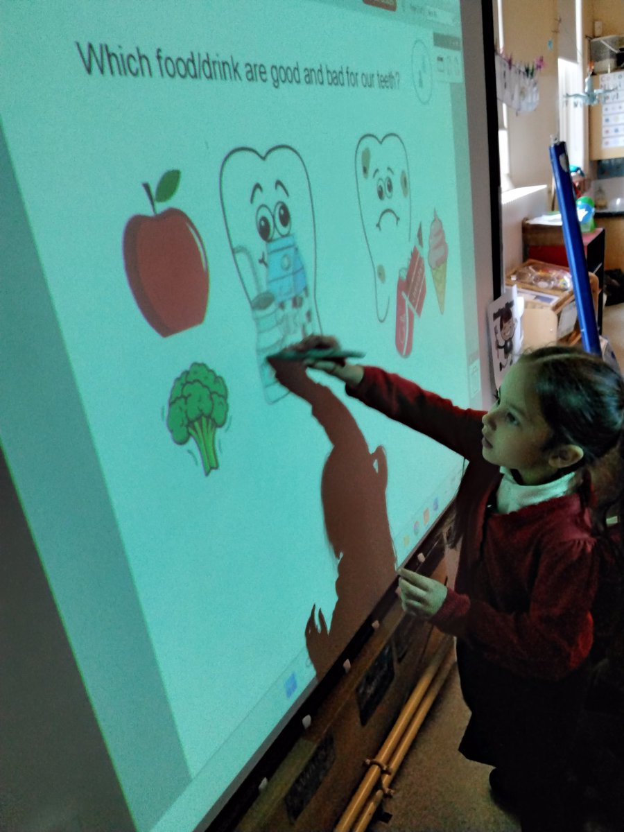 LeighPrimary's tweet photo. Reception have been learning about how to look after their teeth by making healthy food choices and how to keep them clean. @StartwellB55164 #startwell #oralhygiene #smileyshen https://t.co/vKCv4adL1t