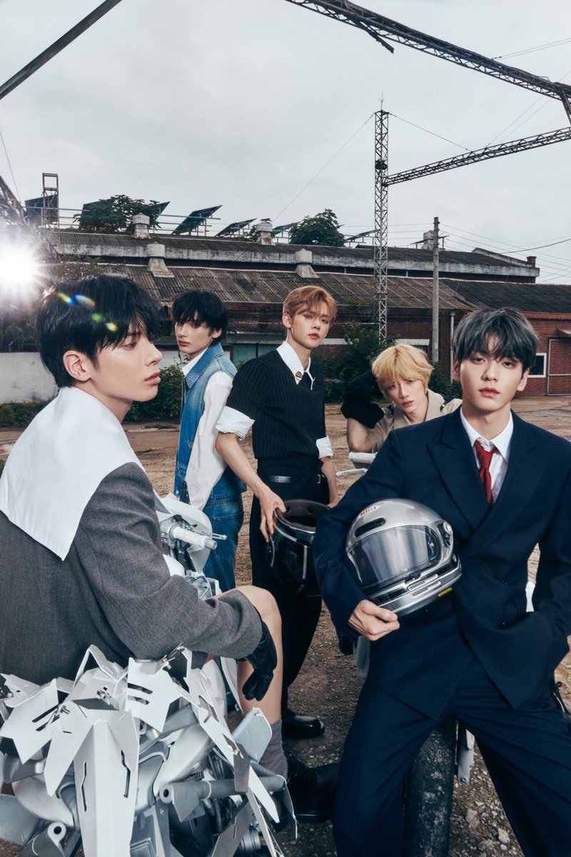 thejuchapter's tweet photo. Eu perderia meu medo de andar de moto só pra andar com esses motoboys aqui

#투모로우바이투게더 #TOMORROW_X_TOGETHER #TXT 
#TheStarChapter #SANCTUARY #TXT_KNIGHT https://t.co/ybCg4PSDds