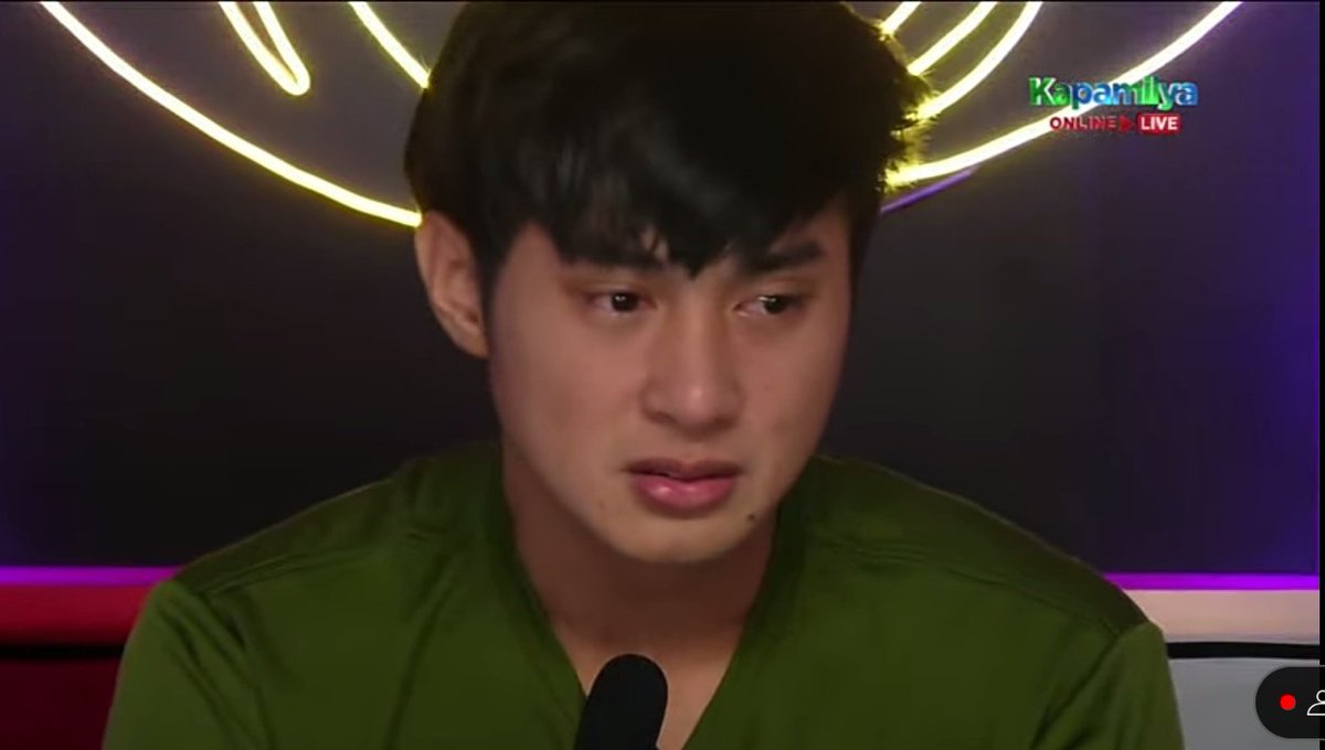 jmfyangsolace's tweet photo. now, how can we hate this precious man? na ang tanging hiling lang ay mapabuti ang kalagayan ng kanyang pamilya. 

STILL FRIGHTING JMFYANG https://t.co/UvrF87AbW8