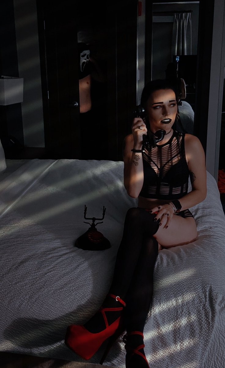 ReeceMansonGrey's tweet photo. Please Mr Ghost Face Don’t Kill Me #ghostface #scream #gothgirls https://t.co/VST3plWj0p