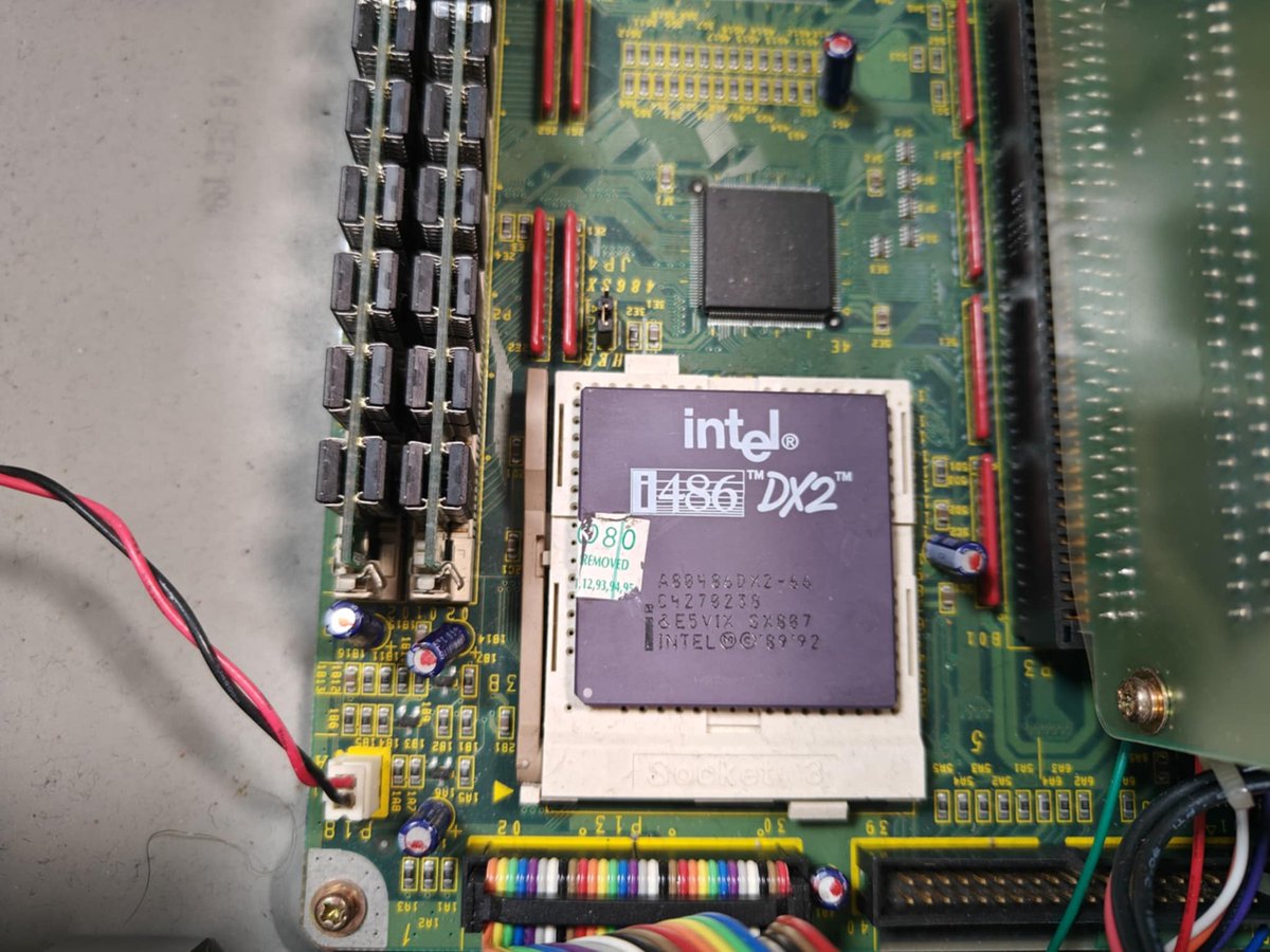TzibuTwitch's tweet photo. Last week we installed 64Mb SIMM into PC98. 
Today I installed 486DX-66 CPU

 #twitch #tzibu #twitchtv #japan #pc98 #pc9801 #memory #pc #retrocollector #retro #upgrade #cpu #intel #486dx2 https://t.co/IihKAGhCqo