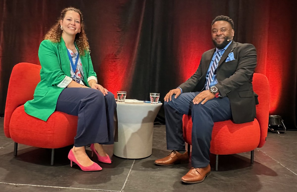 Causerie ce matin, dans le cadre du congrès de l'ACELF,  avec Idrine Matenda-Zambi, sur le rôle de leadership des directions d'école. Idrine est directeur de l'école Georges P.-Vanier au Conseil scolaire catholique Providence.  
#ensemblepourlenpe <a href="/CscProvidence/">Csc Providence</a> <a href="/_ACELF/">_ACELF</a>